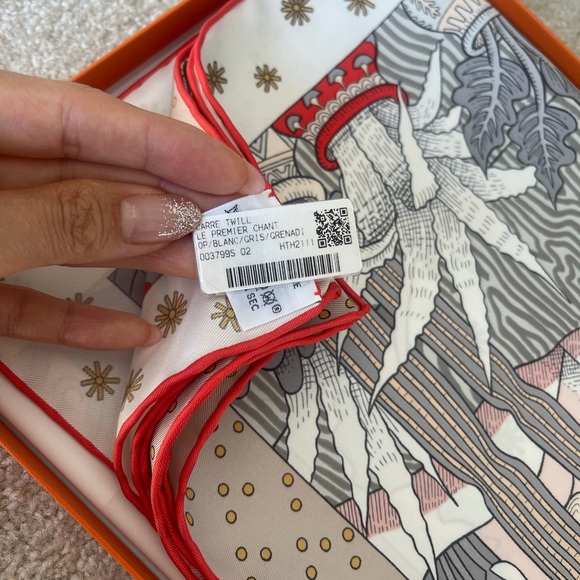 *Sold* 100% Authentic Brand New Hermes 90 x 90 silk scarf - Le premier chant - Picture 4 of 8